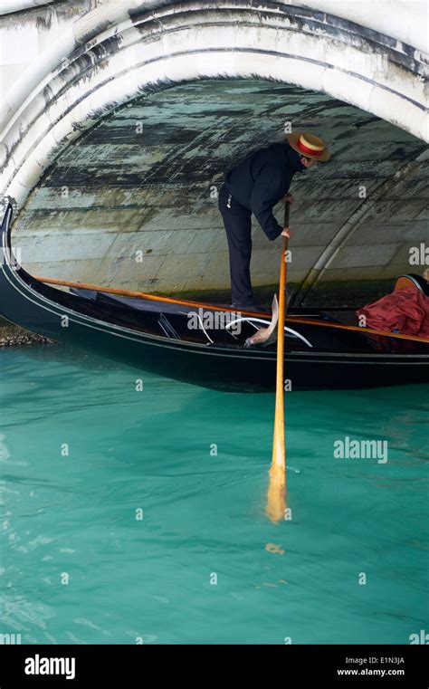 Gondola Bridge Hi Res Stock Photography And Images Alamy