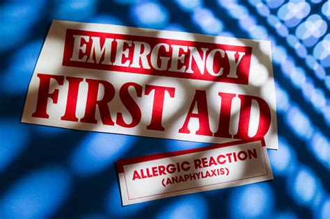Pertolongan Pertama Darurat Reaksi Alergi Foto Stok Unduh Gambar