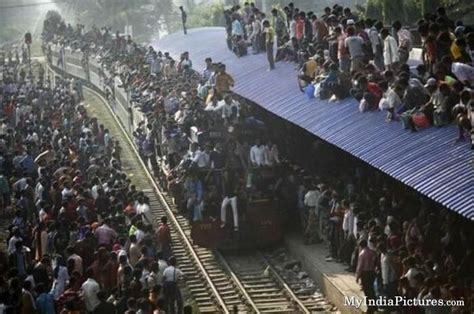 Overloaded Indian Railway Station Funny India Pictures Funny India