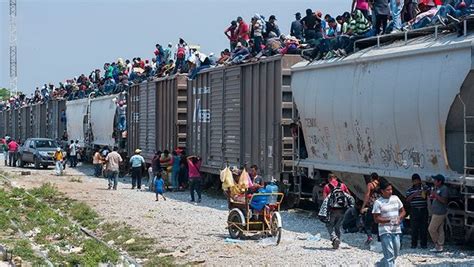 Migrantes En La Frontera De Estados Unidos Con México Piden Ayuda Para