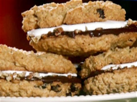 Drop by tablespoons 2 inches apart onto the prepared cookie sheets. Oatmeal Sandwich Cookie Recipe - Paula Deen