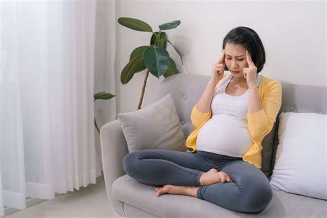 Headaches During Pregnancy A Common Complaint Among Expectant Mamas Cuddl