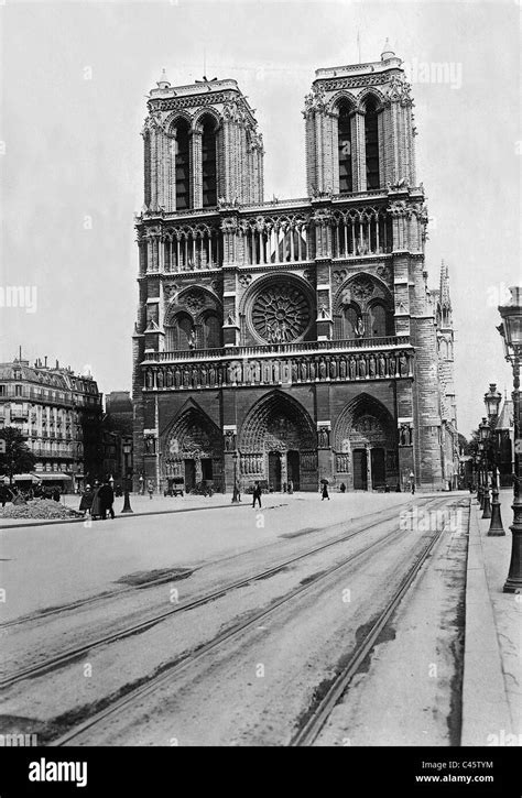 Notre Dame De Paris 1926 Stock Photo Alamy