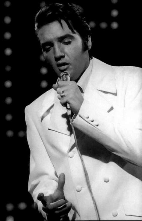 Elvis Singing If I Can Dream In The 68 Comeback Special Beautiful Voice Beautiful Men Elvis 68