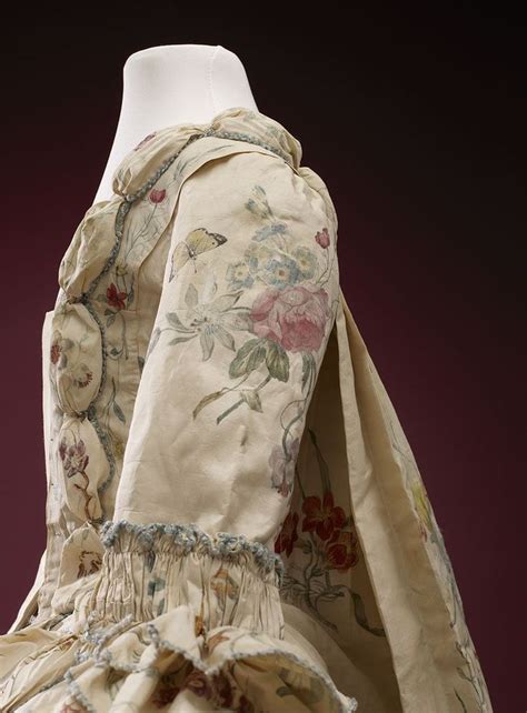 rear view robe   cream silk beautifully hand painted  floral motifs flowers