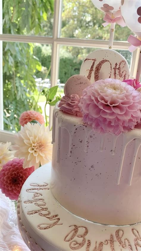 32nd Birthday Cake In 2021 Pink Birthday Cakes Pretty Birthday Cakes