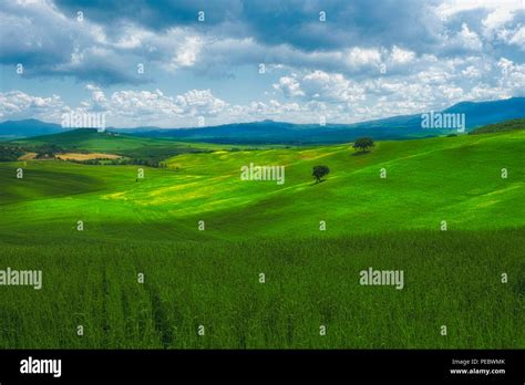 Val Dorcia Hi Res Stock Photography And Images Alamy