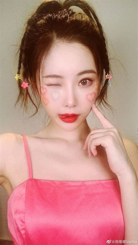 周维娜verna Chinese Model Girl Photos Hoop Earrings Models Fashion