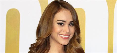 mexican weather girl yanet garcia flashes her bare buns in lingerie