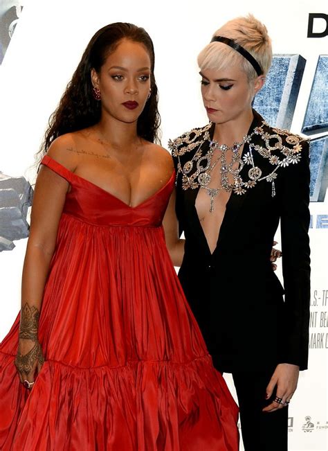 לא שמה על מה שאתם חושבים: בשמלה אדומה וחוסר סטייל: ריהאנה מפשלת על השטיח האדום