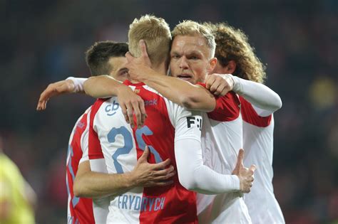 Statistique, scores des matchs, resultats, classement et historique des equipes de foot fc banik ostrava et sk slavia praha. Rozbitá hlava, pyrotechnika zase v akci a uragán v závěru ...