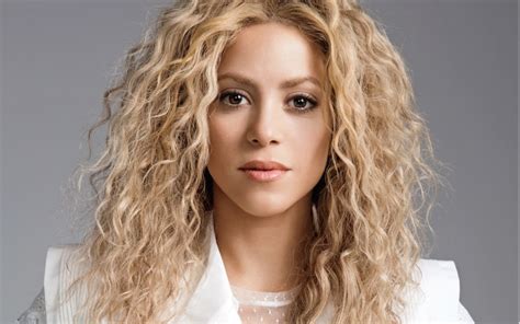 Shakira Shakira Ripoll Born February 2 1977 Colombian Singer