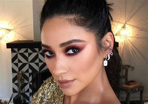 Get The Look Shay Mitchell S Smokey Eye The Art Of Bery