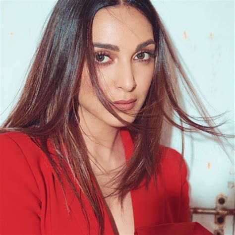 Bollywood Fashionista Kiara Advanis Glamorous Pictures Pics