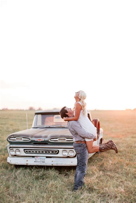50 First Dance Songs Thatll Get The Happy Tears Flowing Cute Country