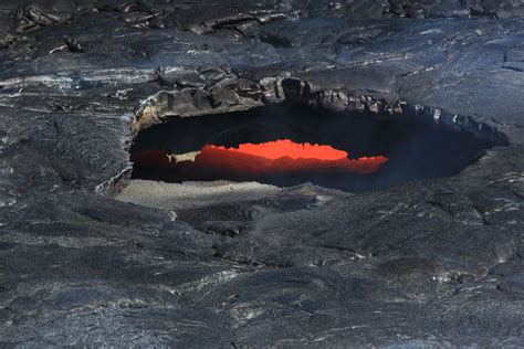 VIDEO: Images Reveal Active Lava Breakouts Behind Stalled Front