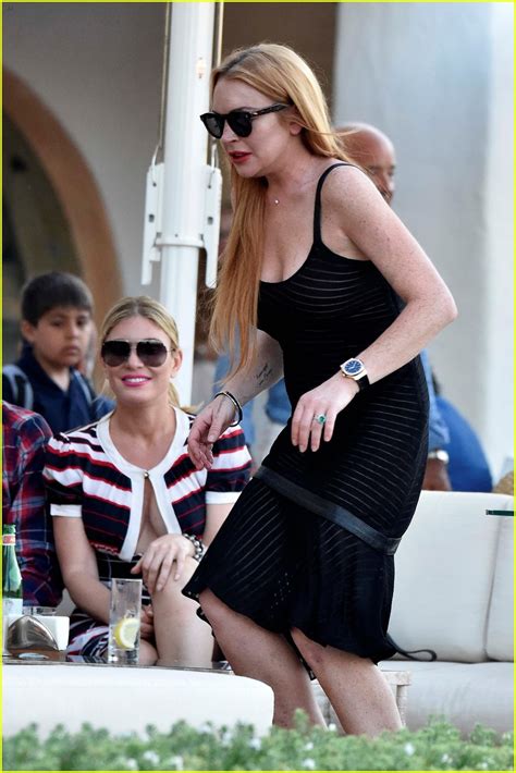 Lindsay Lohan Steps Out After Friend Hofit Golan Denies Pregnancy Rumors Photo 3721388