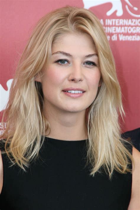 Rosamund Pike Hd Wallpapers High Definition Free Background