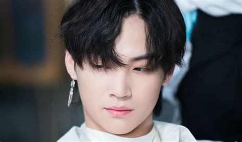 Jay b, mark, jackson, jinyoung, youngjae, bambam, and yugyeom. GOT7 Leader JB Assures Fans '7 Year Jinx' Won't Affect ...
