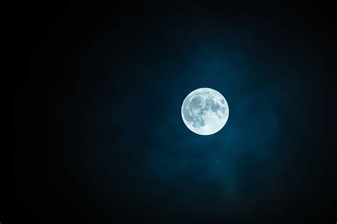 Online Crop White And Grey Moon Hd Wallpaper Wallpaper Flare