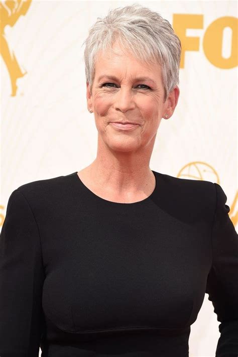 Curtis is believable and nuanced, allowing the film to ground itself into a level of realism, divorcing itself from the goof and lunacy from earlier entries like the curse of michael myers and resurrection. Jamie Lee Curtis Hairstyles For Women Over 60 Elle ...