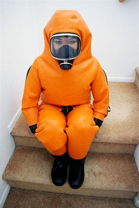 Frau Komplett In Orange Eingepackt 💛 Hazmat Suit Gas Mask Heavy Rubber