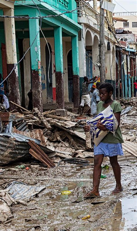 Sin embargo, durante el último siglo ha estado bajo control político efectivo estadounidense desde que los marines invadieran haití en 1915. As cores da pobreza - Jornal Tornado