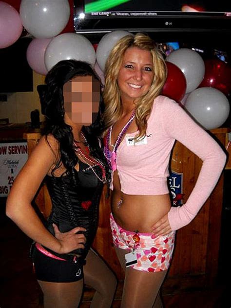 Cassie Smith Too Fat For Hooters Photo 19 Pictures Cbs News