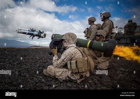 Us Marines Fire A Shoulder Launched Fgm 148 Javelin Anti Tank Missile
