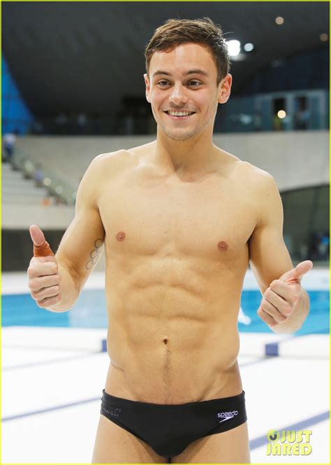 Tom Daley Shows Off Ripped Body After Winning Gold Medal Photo Shirtless Tom Daley