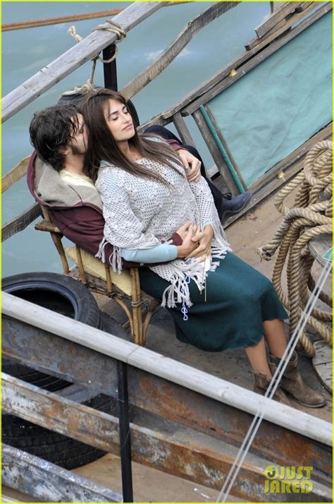 Penelope Cruz And Emile Hirsch Film On A Boat Penélope Cruz Photo