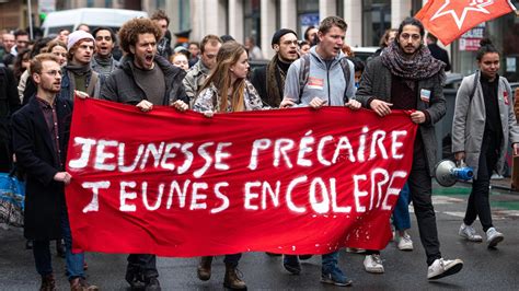 Deux Cents Personnes Manifestent à Lille Contre La Précarité étudiante