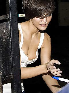 Frankie Sandford Posing In Tight Sexnylon Com