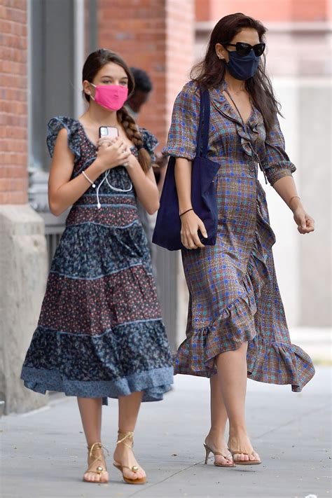 Katie holmes shared a sweet and heartwarming message for her daughter, suri cruise. Katie Holmes and Suri Cruise - Out in NYC 08/23/2020 ...