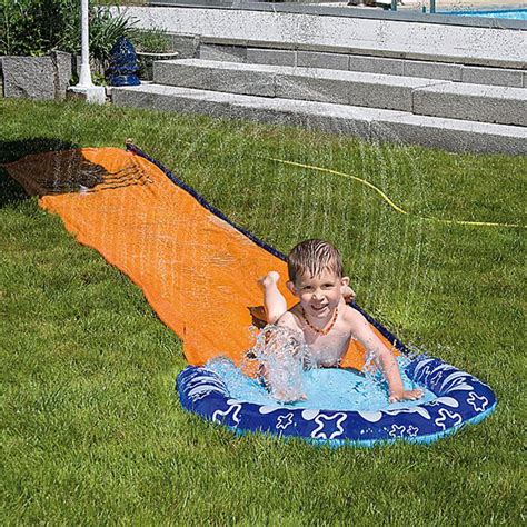 Wir bauen mal wieder unsere wasserrutsche im garten auf und haben wie immer riesen spaß damit. Wasserrutsche - Water Slide - pures Spielvergnügen