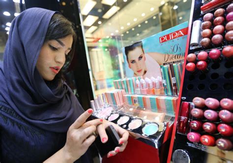 Iran Women Face Up To Need For Makeup Cn