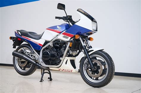 Low Mile 1985 Honda Vf700f Interceptor Looks Like The 80s In A Two