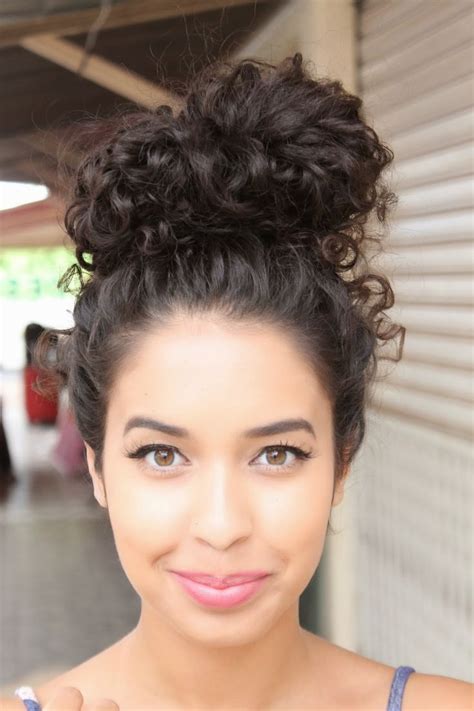 10 Messy Bun Curly Hair Fashion Style