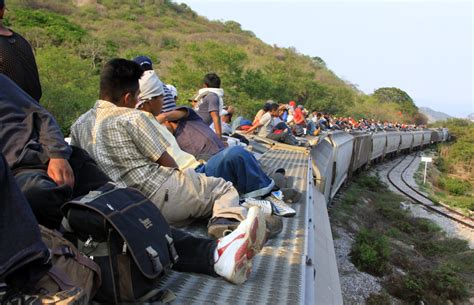 A Lomo De La Bestia El Tren De Inmigrantes Centroamericanos