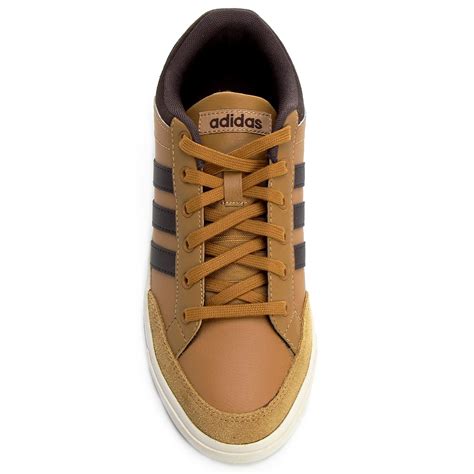 Los zapatos casuales y las botas también hacen parte de esta enorme selección de calzado masculino. Tênis Couro Adidas Cacity Masculino - Marrom Claro e ...