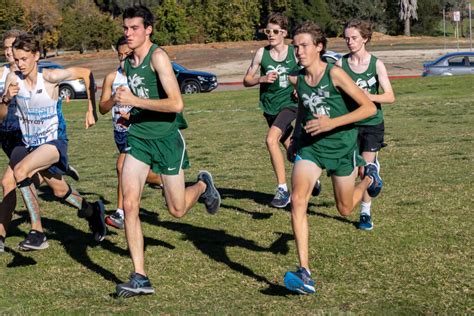 Islander Cross Country Runners Compete At League And Hoka Meets