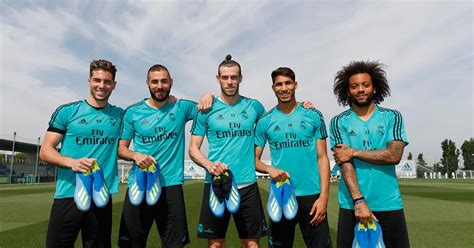 Jordan henderson, divock origi and caoimhin kelleher remain sidelined. Real Madrid vs Liverpool - Champions League Final Boot ...