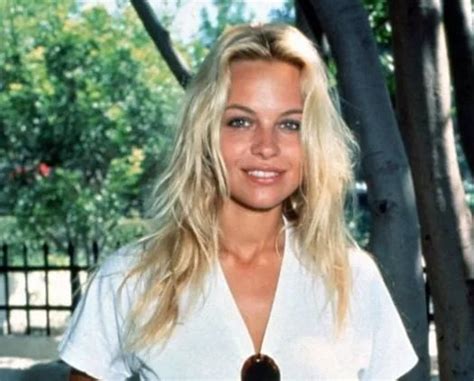Galerie Pamela Anderson Okuje Opustila Syny Kv Li Mlad Kopa Ce A Odst Hovala Se Do Evropy