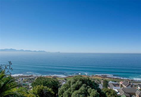 Oceanfront Apartment In St James Cape Town