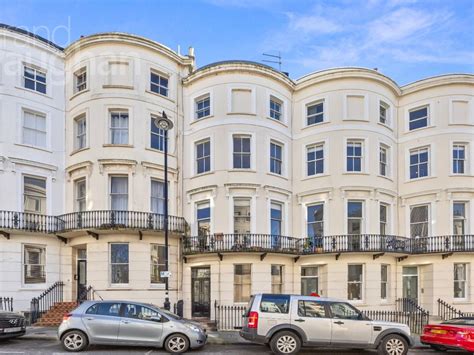 2 Bed Flat For Sale In Eaton Place Brighton East Sussex Bn2 £300000