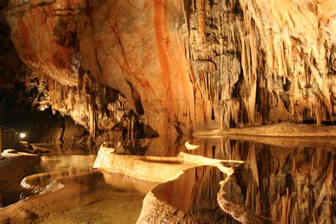 4 Truly Amazing Caves Of The World