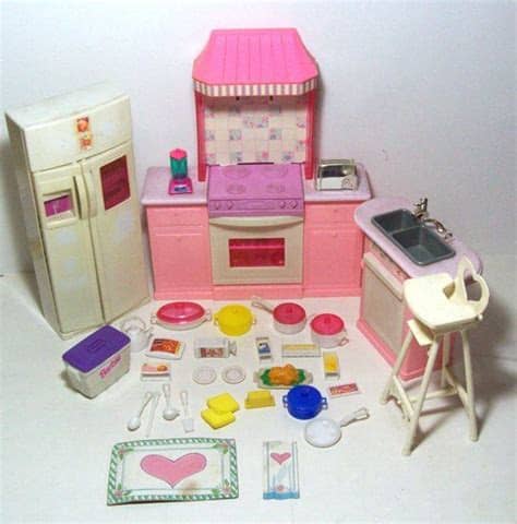 Ayuda a barbie a limpiar su cocina y dejarla reluciente. Barbie cocina