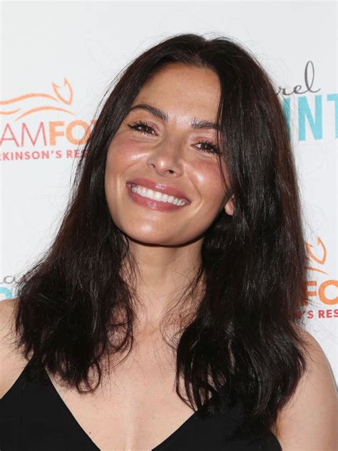 Collection with 154 high quality pics. Sarah Shahi - 'Raising The Bar to End Parkinsons ...