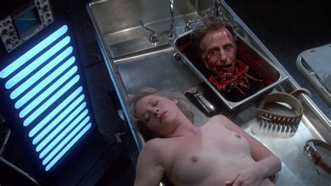 Barbara Crampton Nuda ~30 Anni In Re Animator