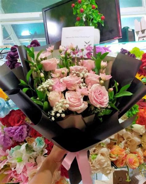 Buket Bunga Mawar Pink 10 Tangkai Naqie Florist